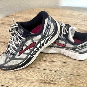 Brooks women's shoes - 8.5 size